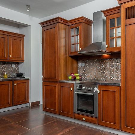 Relux Sea View 2 Bedroom Apartment By Blupine Athen Eksteriør billede